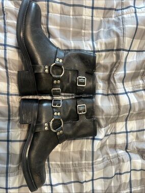 Steve Madden Black Leather Buckle Ankle Boots